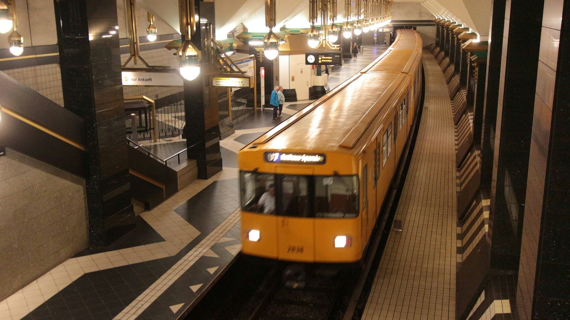 Seit 1984 fährt die U-Bahn zum Rathaus Spandau. So lange wird auch schon darüber diskutiert, ob die Tunnelstrecke der U7 ins Neubaugebiet Heerstraße Nord verlängert werden soll.