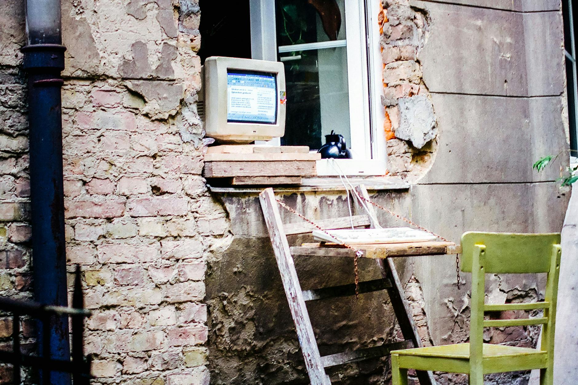 Altbewährtes muss saniert werden: ein Computer im Jahr 1996. Die Zeit, in der die „magic cookies“ erfunden wurden.