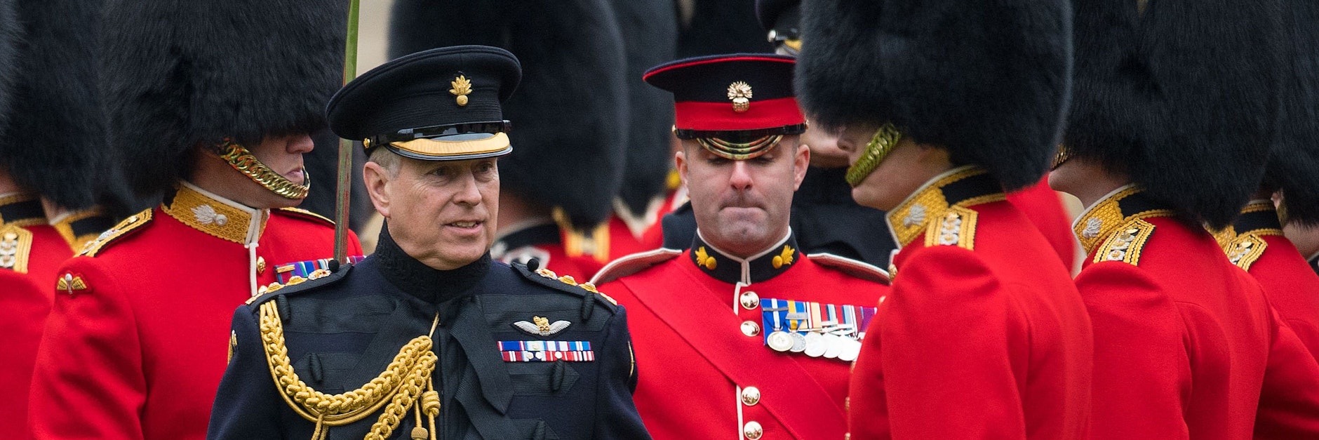 Prinz Andrew bekam von der Queen alle militärischen Dienstgrade und royalen Schirmherrschaften entzogen.