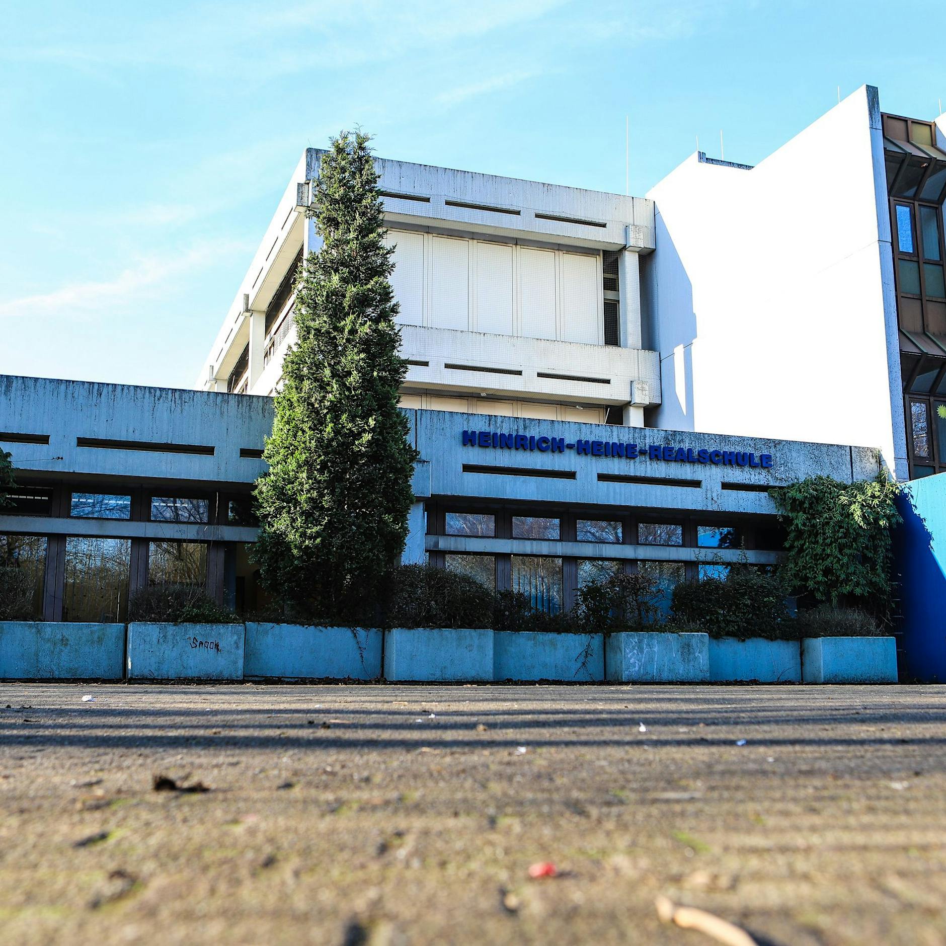 Aus Angst vor Corona-Infektion: Yasmin (13) sitzt lieber in der Kälte als im Klassenraum – und erntet Welle der Solidarität!