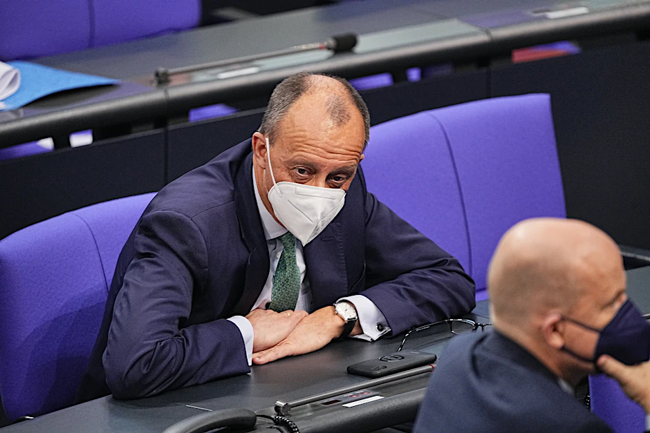 Friedrich Merz (l.), designierter CDU-Bundesparteivorsitzender, und Ralph Brinkhaus (CDU), Vorsitzender der CDU/CSU-Bundestagsfraktion, im Bundestag. Zwischen beiden bahnt sich ein Machtkampf an.