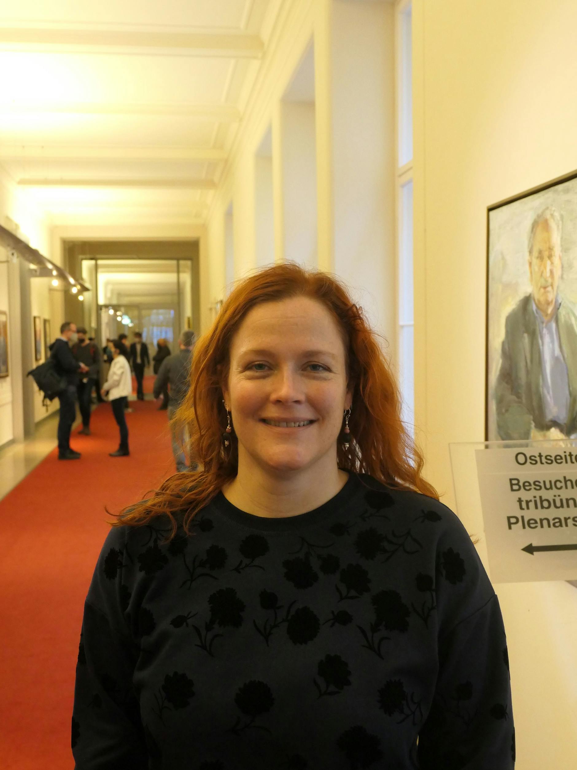 Bettina König (SPD) ist ihre Heiserkeit nach Corona noch nicht los.