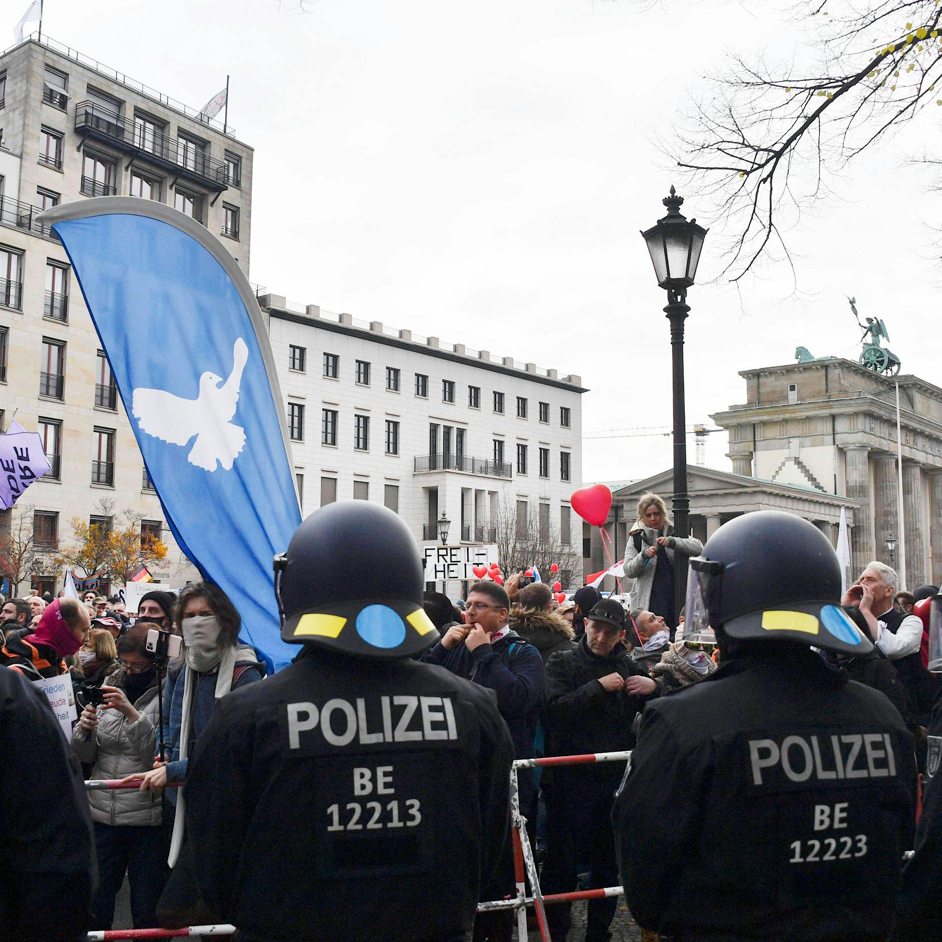 Weil er gegen die Corona-Maßnahmen demonstrierte: Berliner (50) kommt vor Gericht