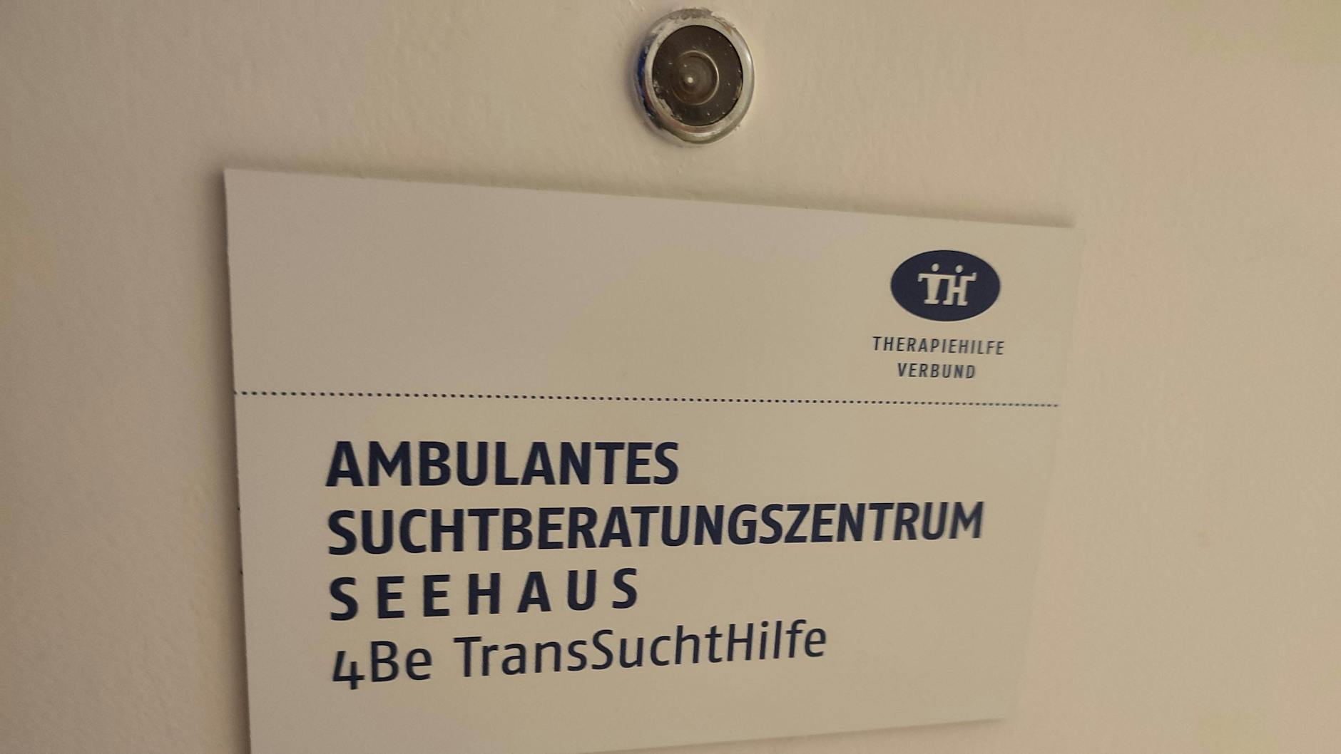 Eingangsschild zur Beratungsstelle 4Be TransSuchtHilfe