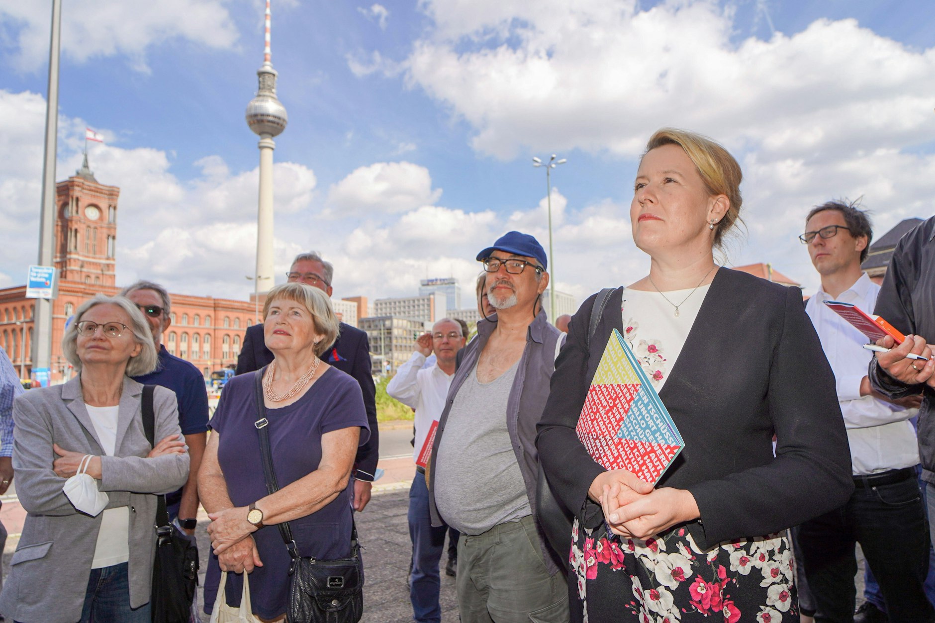 Chefsache Bauen: Bürgermeisterin Franziska Giffey (SPD) macht sich ein Bild der Lage.&nbsp; 