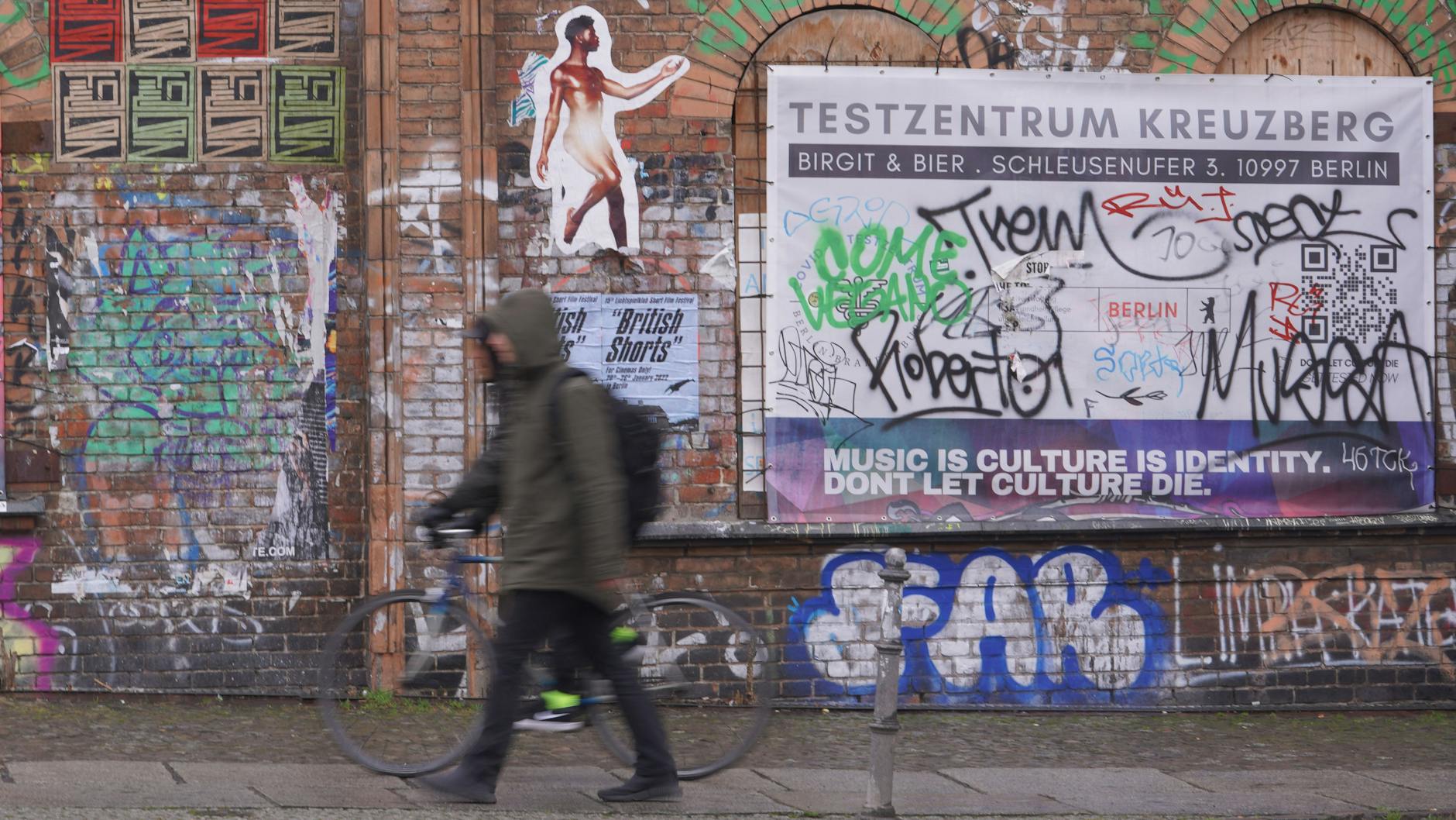 Die Corona-Zahlen in Berlin steigen weiterhin rasant an (Symbolbild).