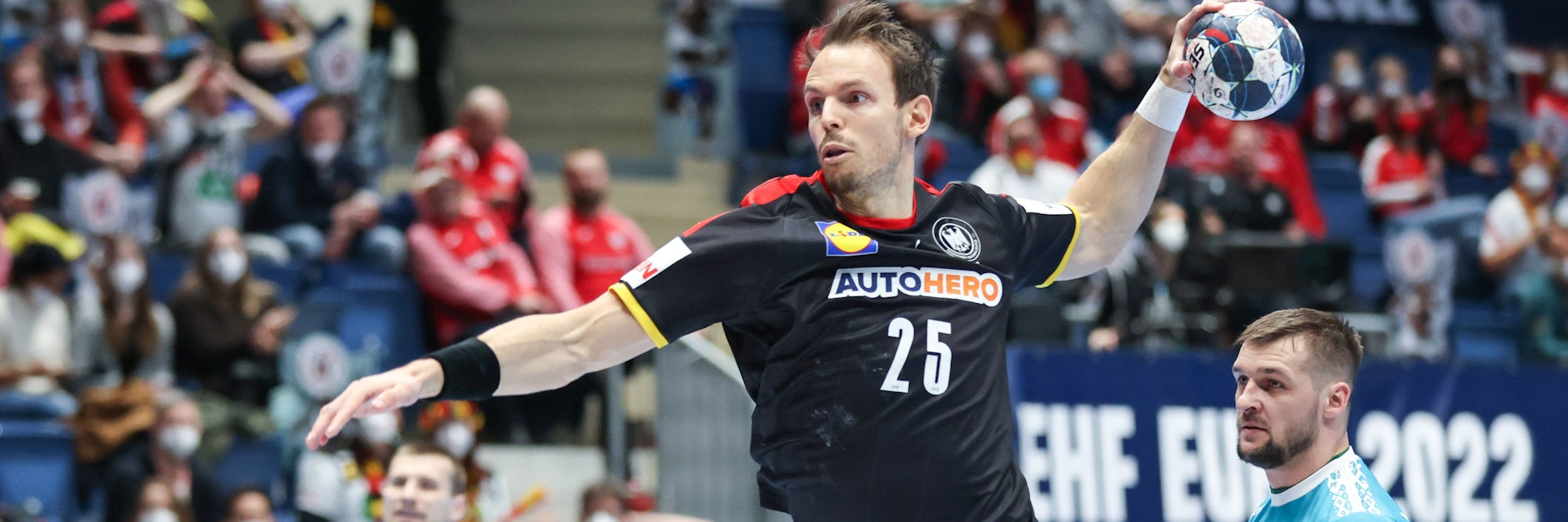 Melsungens Kai Häfner steuert zum EM-Auftakt gegen Belarus acht Tore zum Sieg der DHB-Auswahl bei.