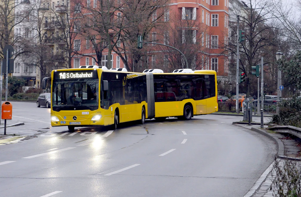 Viele Corona-Krankmeldungen: BVG schränkt ab HEUTE Busverkehr ein! DIESE Linien sind betroffen