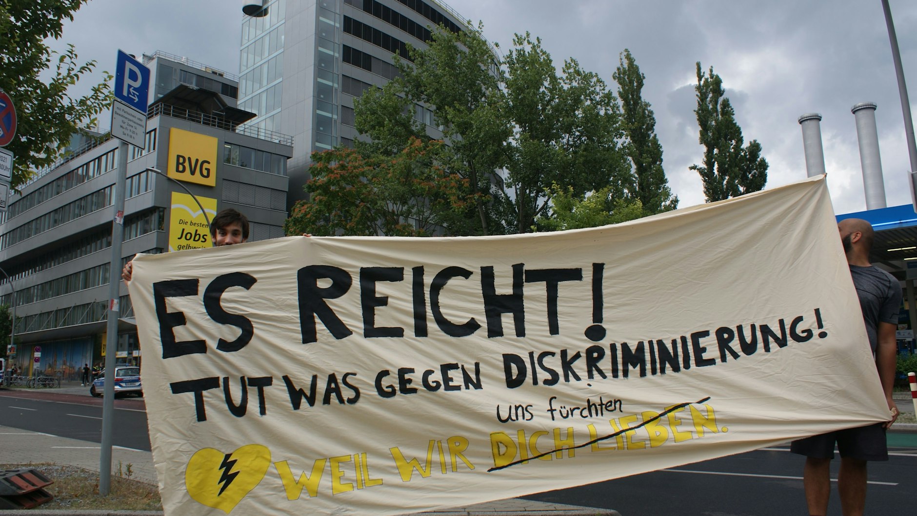 Wer kontrolliert die Kontrolleure? Wie viel Gewalt und Rassismus steckt in den Ticketkontrollen der BVG?