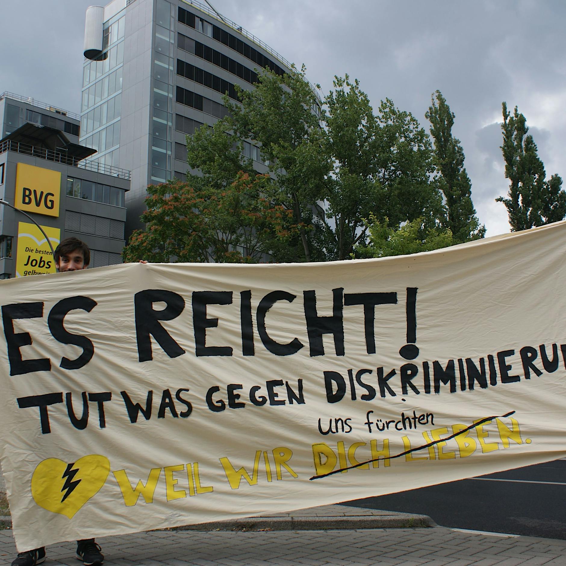 Kontrolleure bringen Fahrgast fast um: Wie eine BVG-Ticketkontrolle eskaliert