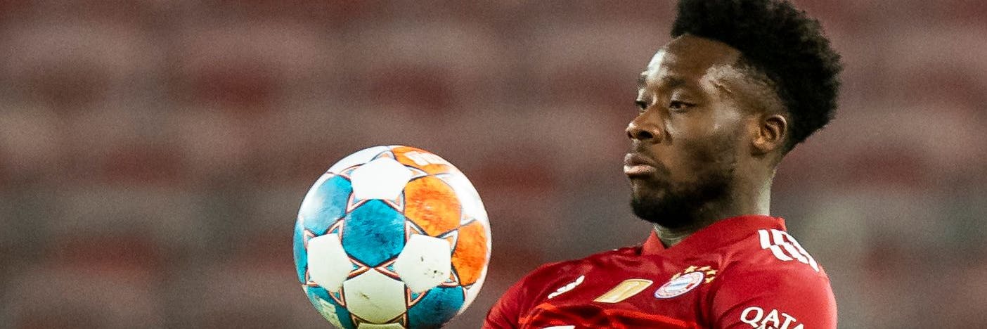 Alphonso Davies wird dem FC Bayern nach seiner Corona-Infektion wegen einer Herzmuskelentzündung länger fehlen.