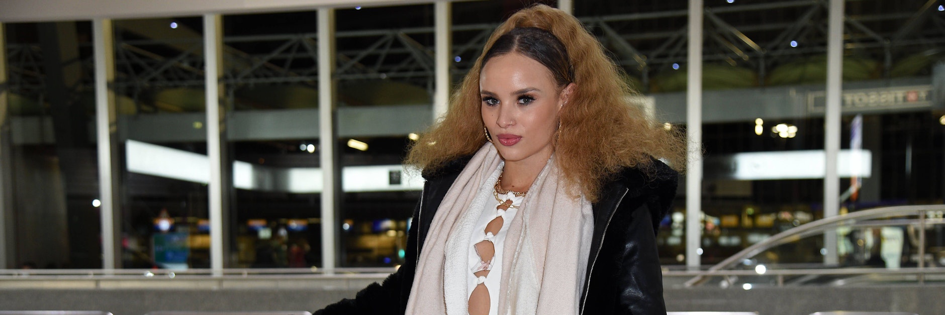 Christin Okpara am Frankfurter Flughafen: Bei der Ausreise soll sie einen manipulierten Impfnachweis vorgezeigt haben.