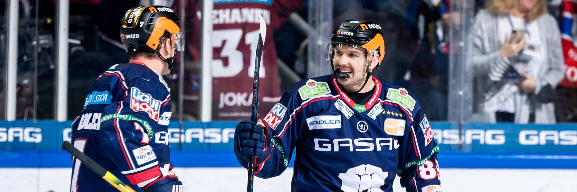 Beim letzten Duell gegen Mannheim konnten die Eisbären um Zach Boychuk (r.) einen 3:1-Sieg bejubeln.