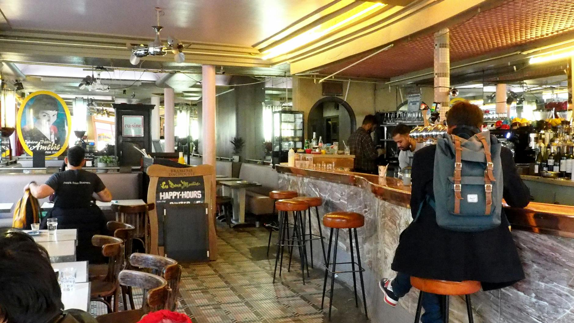 Um Cafés in Frankreich besuchen zu können, ist künftig der Nachweis einer Impfung oder Genesung per QR-Code nötig.