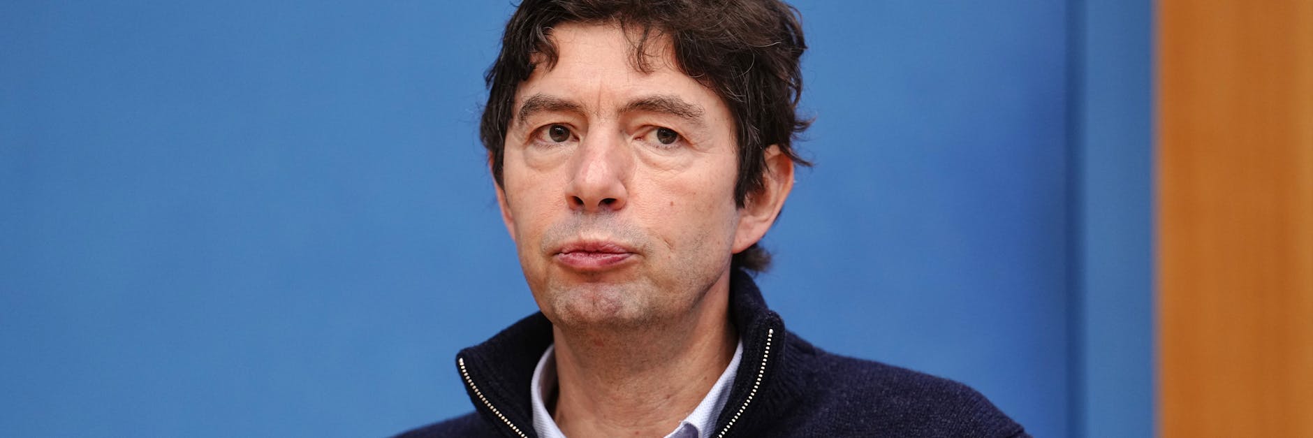 Christian Drosten, Direktor des Instituts für Virologie an der Charité, macht Hoffnung auf ein Leben wie vor der Pandemie.