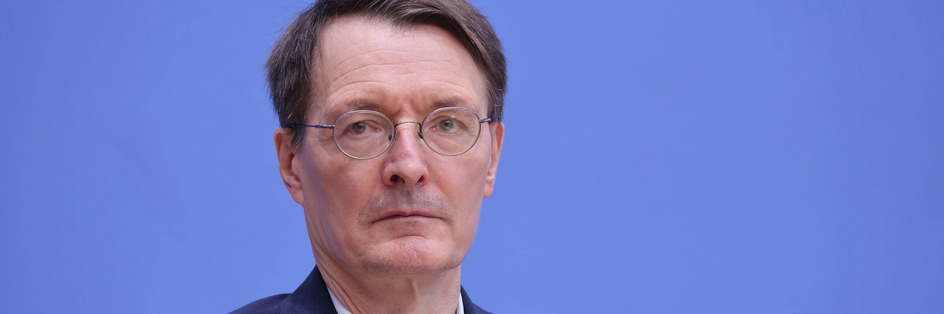 Bundesminister für Gesundheit Prof. Dr. Karl Lauterbach warnt vor einer hohen Zahl an Toten.