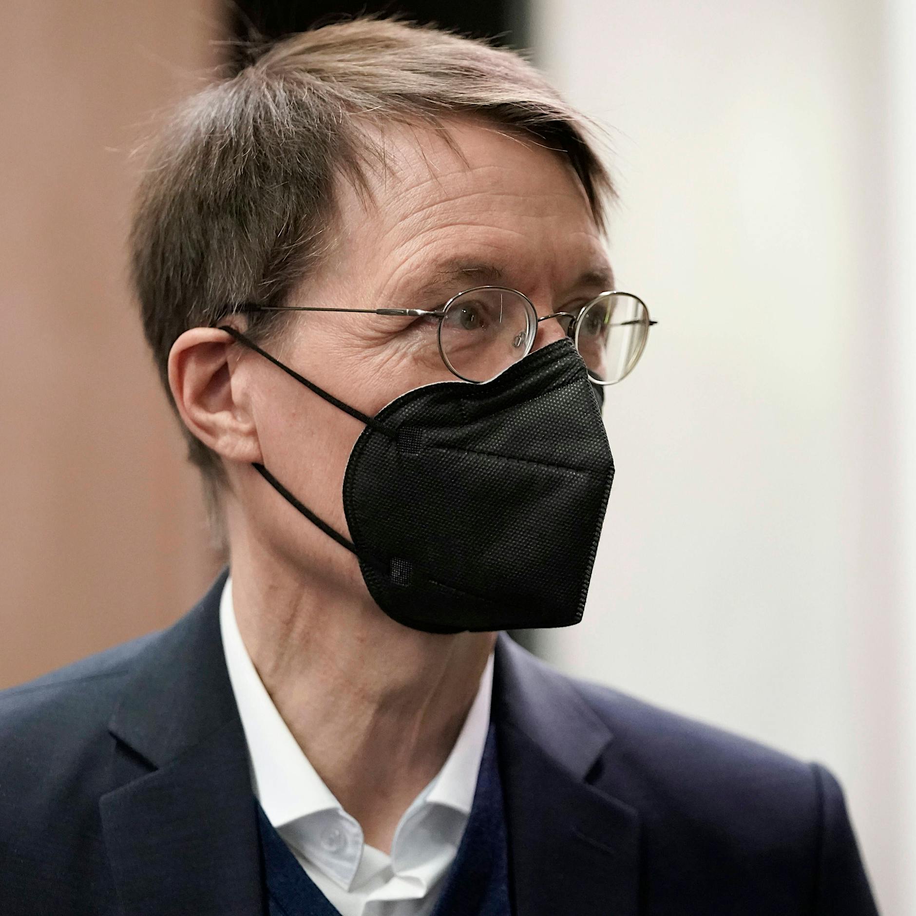 Lauterbach: Für Erfüllung von Impfpflicht sollten drei Dosen vorgeschrieben sein