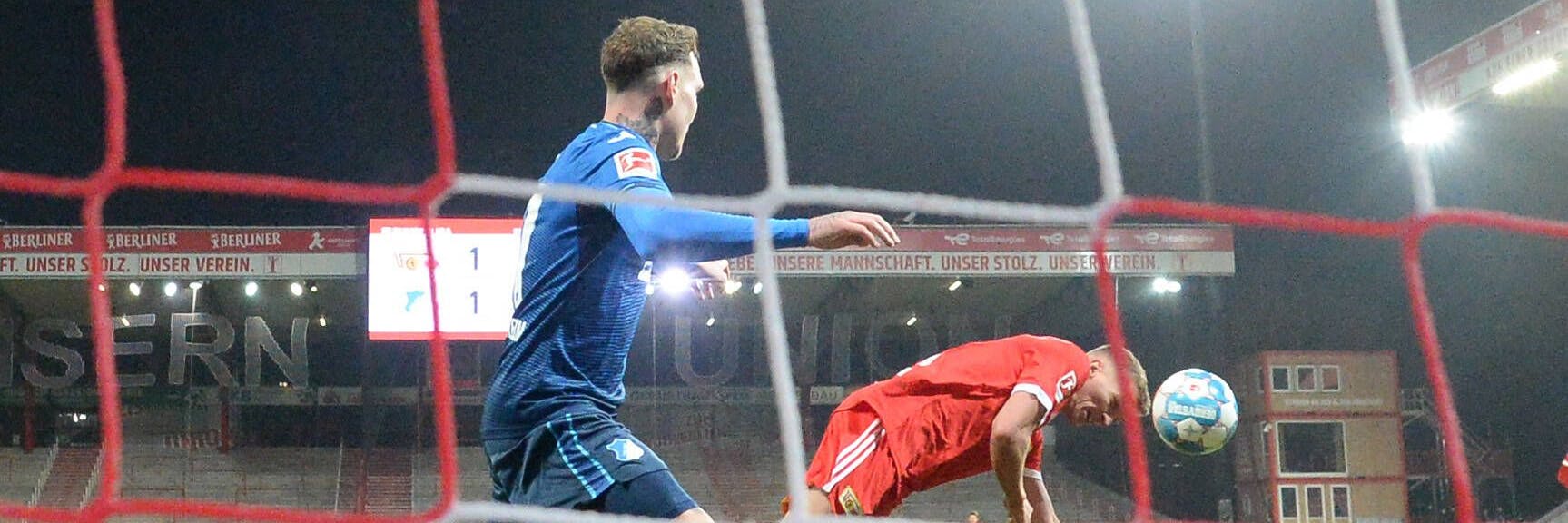 Der Kopfball ins Glück: Unions Grischa Prömel agiert wie ein klassischer Mittelstürmer und macht das 2:1 gegen Hoffenheim.