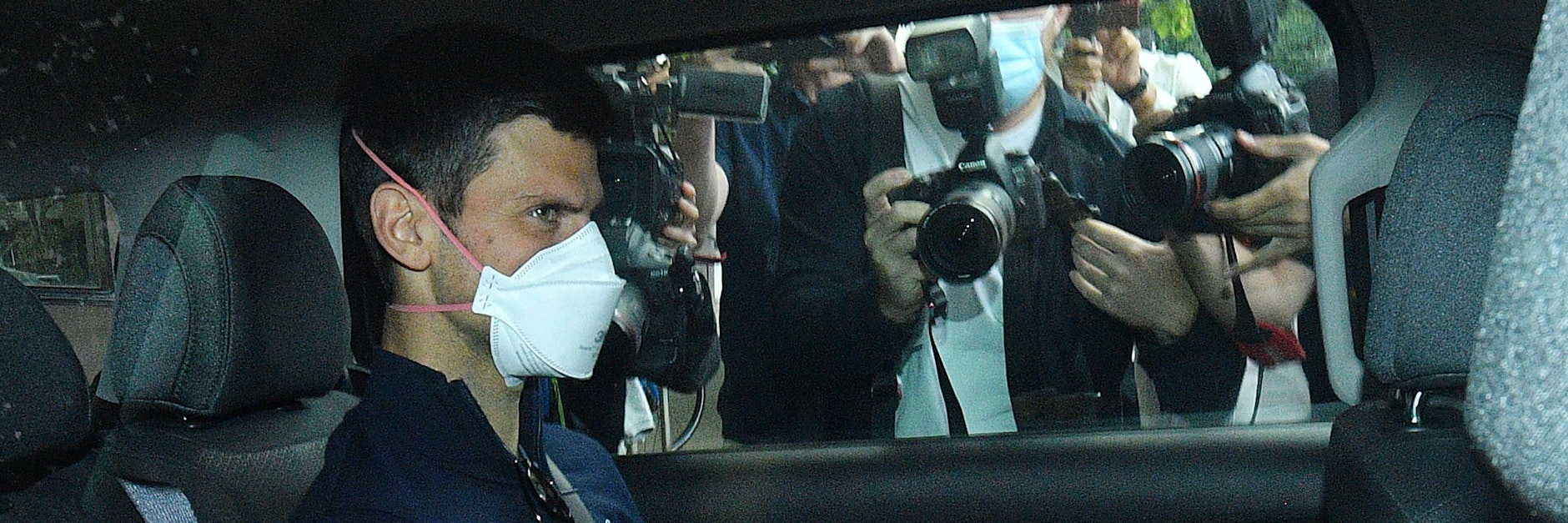 Abfahrt und Abflug für Novak Djokovic. Der Serbe muss jetzt umgehend Australien verlassen.&nbsp;