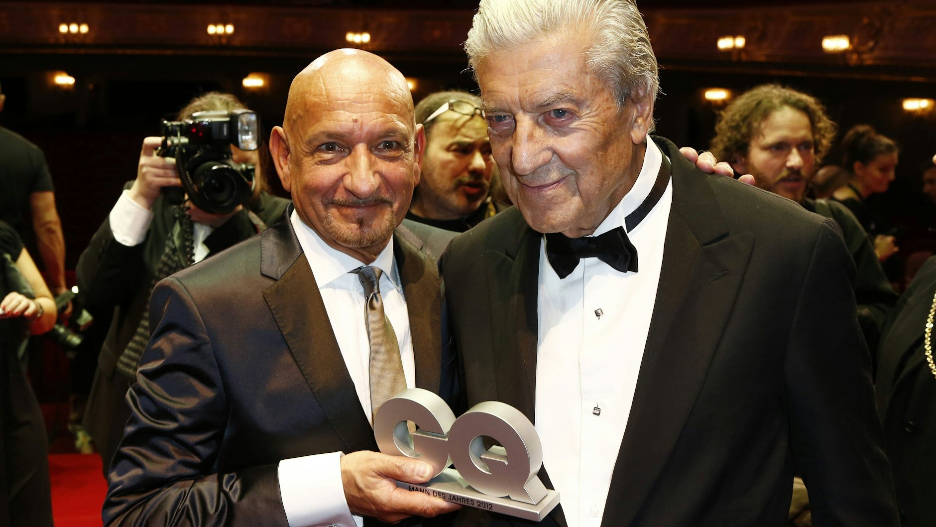 Nino Cerruti zusammen mit dem Oscar-Preisträger Ben Kingsley.