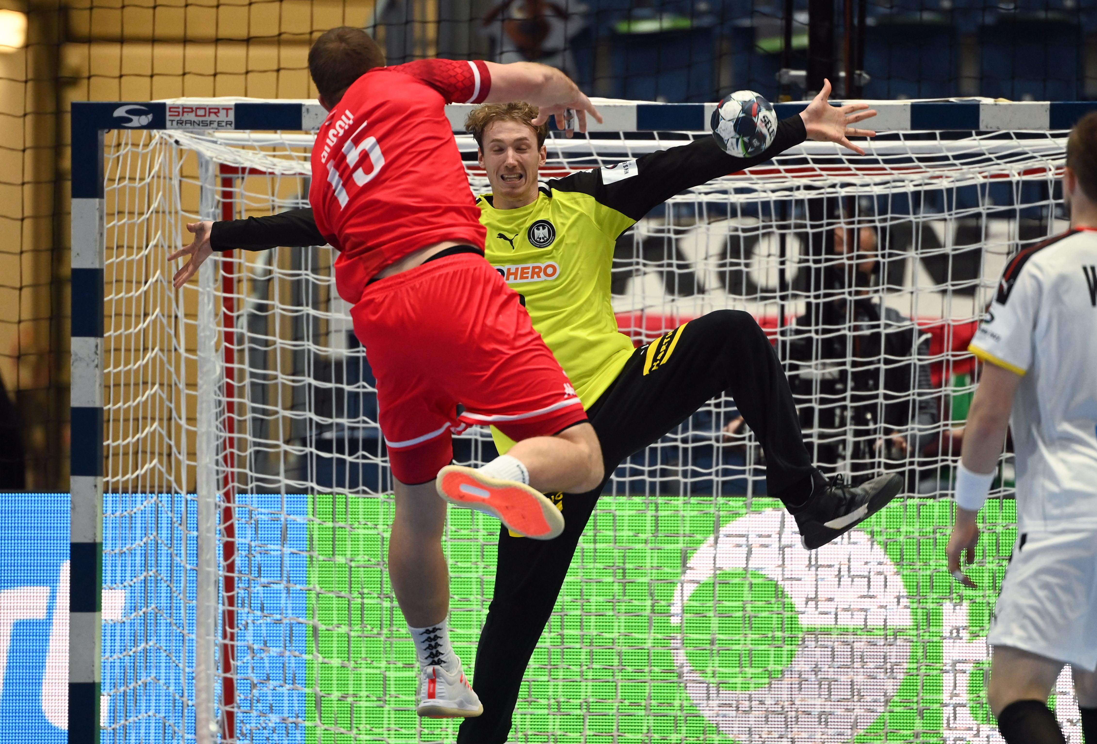 Image - Handball-EM: Torwart Klimpke gefeiert, denn diesmal zeigt Till, dass er nicht nur will, sondern auch kann