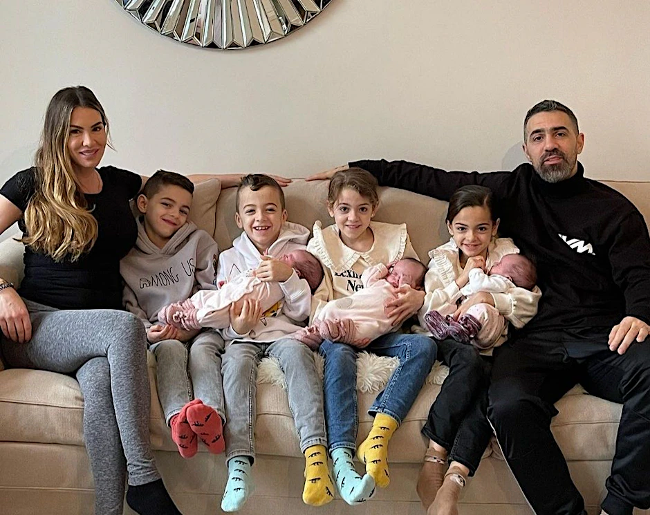 Glücklich zu neunt:&nbsp;Bushido und Anna-Maria Ferchichi mit ihren insgesamt sieben Kindern, die alle gesund sind.