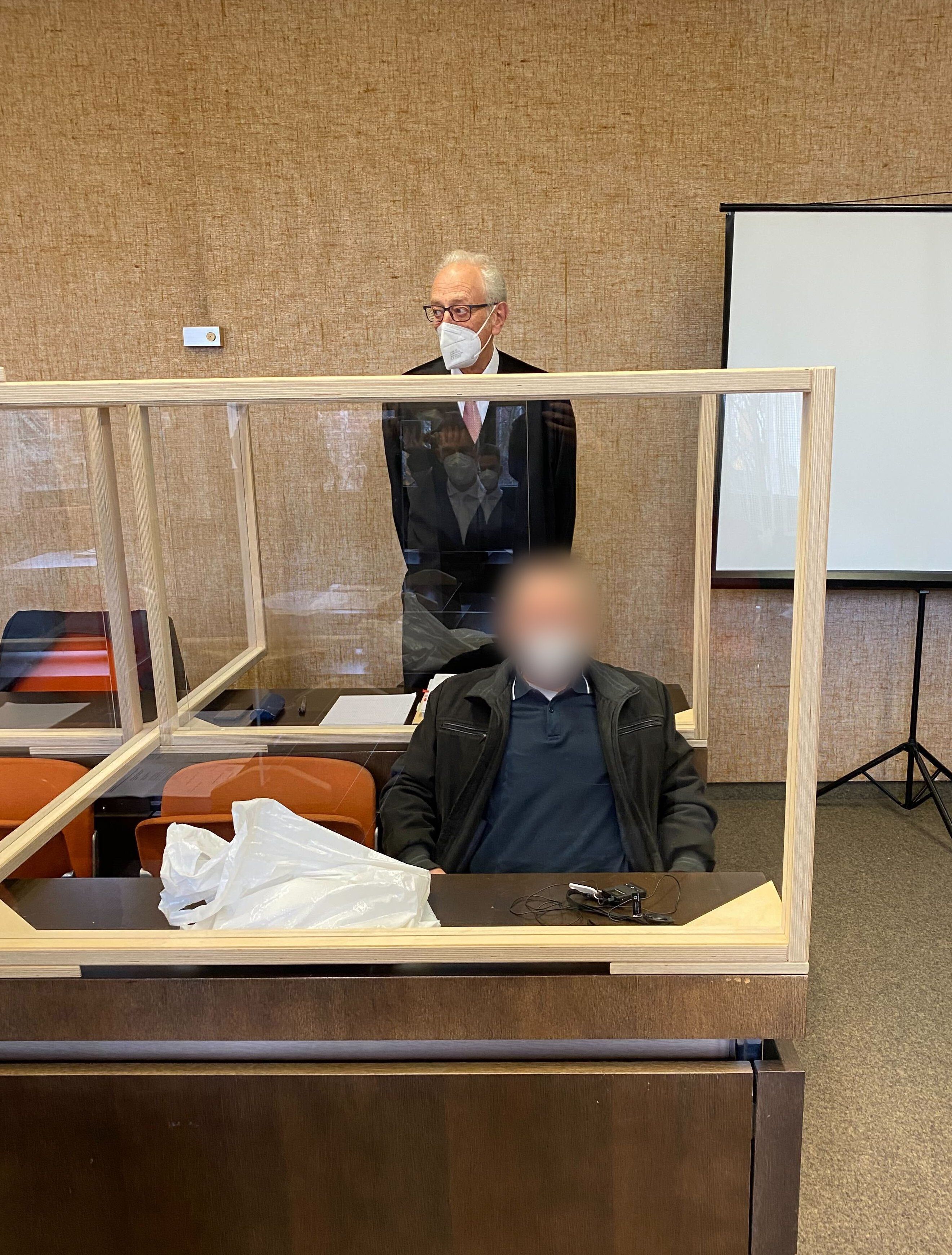 Vater (75) vor Gericht: DIESER Mann soll seine Tochter 288 Mal vergewaltigt haben