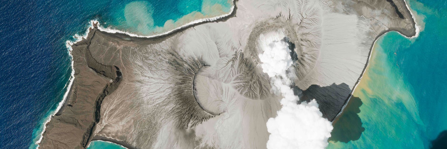 Der Vulkan Hunga-Tonga-Hunga-Ha'apai kurz vor einem unterseeischen Vulkanausbruch.