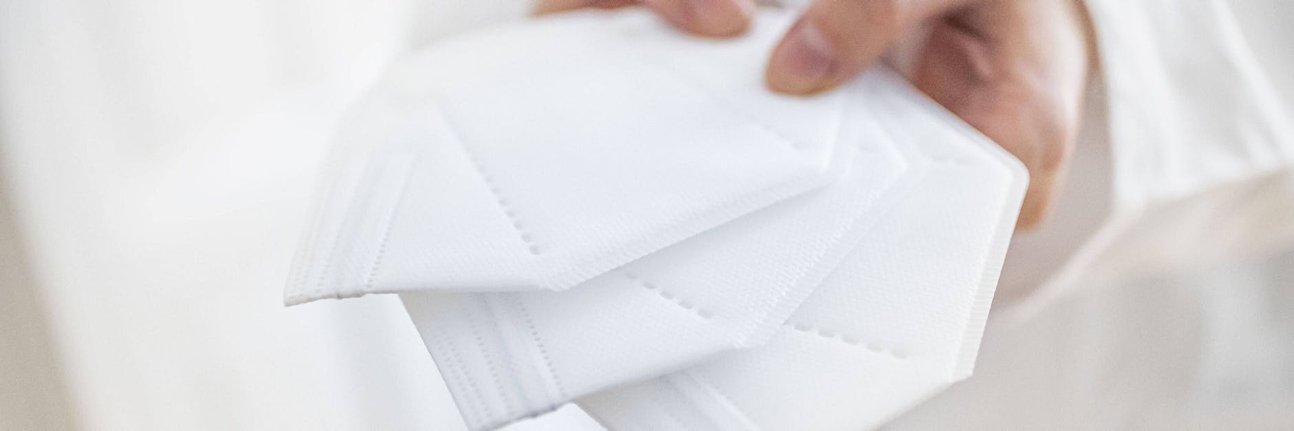 Der Senat verteilt FFP2-Masken an Bedürftige.