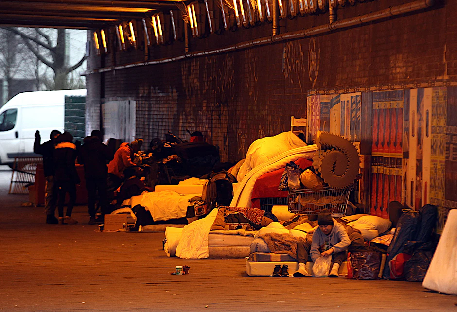 Obdachlose unter einer Brücke am Stuttgarter Platz (Archivbild)