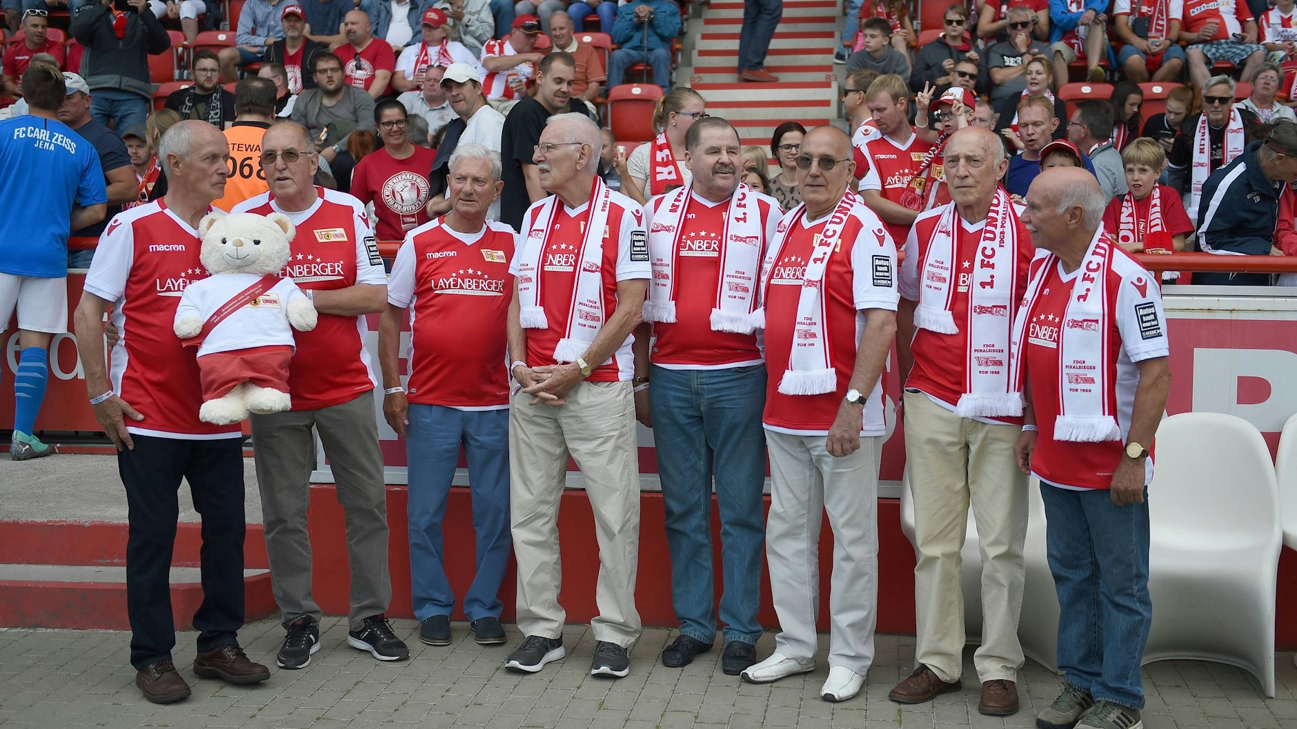 Spieler des Union-Kaders von 1968, die den FDGB-Pokal gewannen: Ulrich Prüfke, Wolfgang Weißenborn, Ralph Quest, Klaus Korn, Rainer Ignaczak, Harald Betke, Hartmut Felsch, Jürgen Stoppok (v. l.)