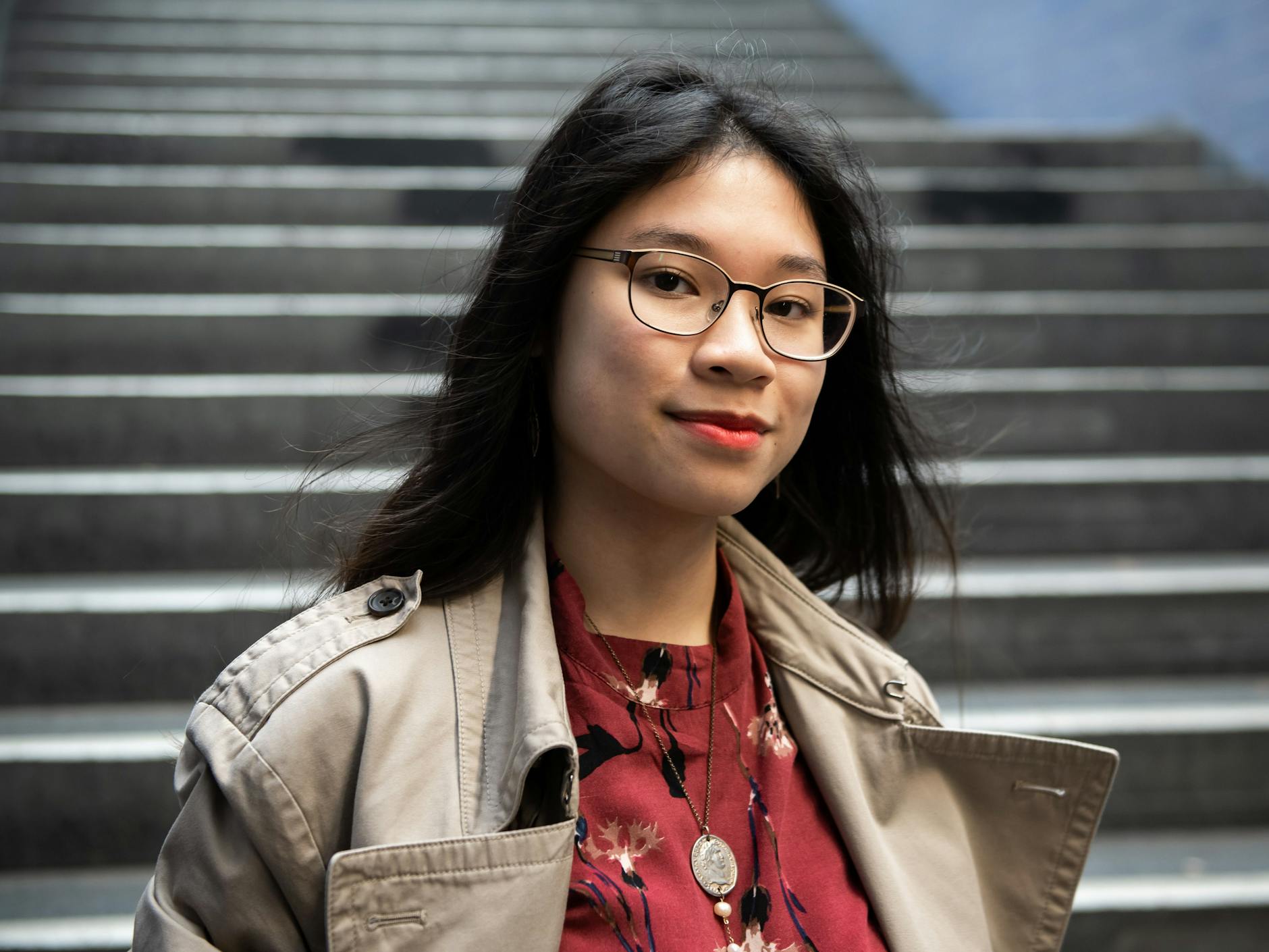 Auf besonderen Wunsch noch ein Bild mit Brille: Ha Thu Nguyen möchte Anwältin werden und vielleicht einmal Menschen aus ihrer Community helfen, die unschuldig in Not geraten sind.