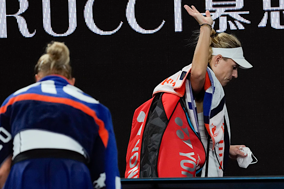 Ein Winker an die Zuschauer: Angelique Kerber musste sich bereits nach der ersten Runde von den Australian Open verabschieden.