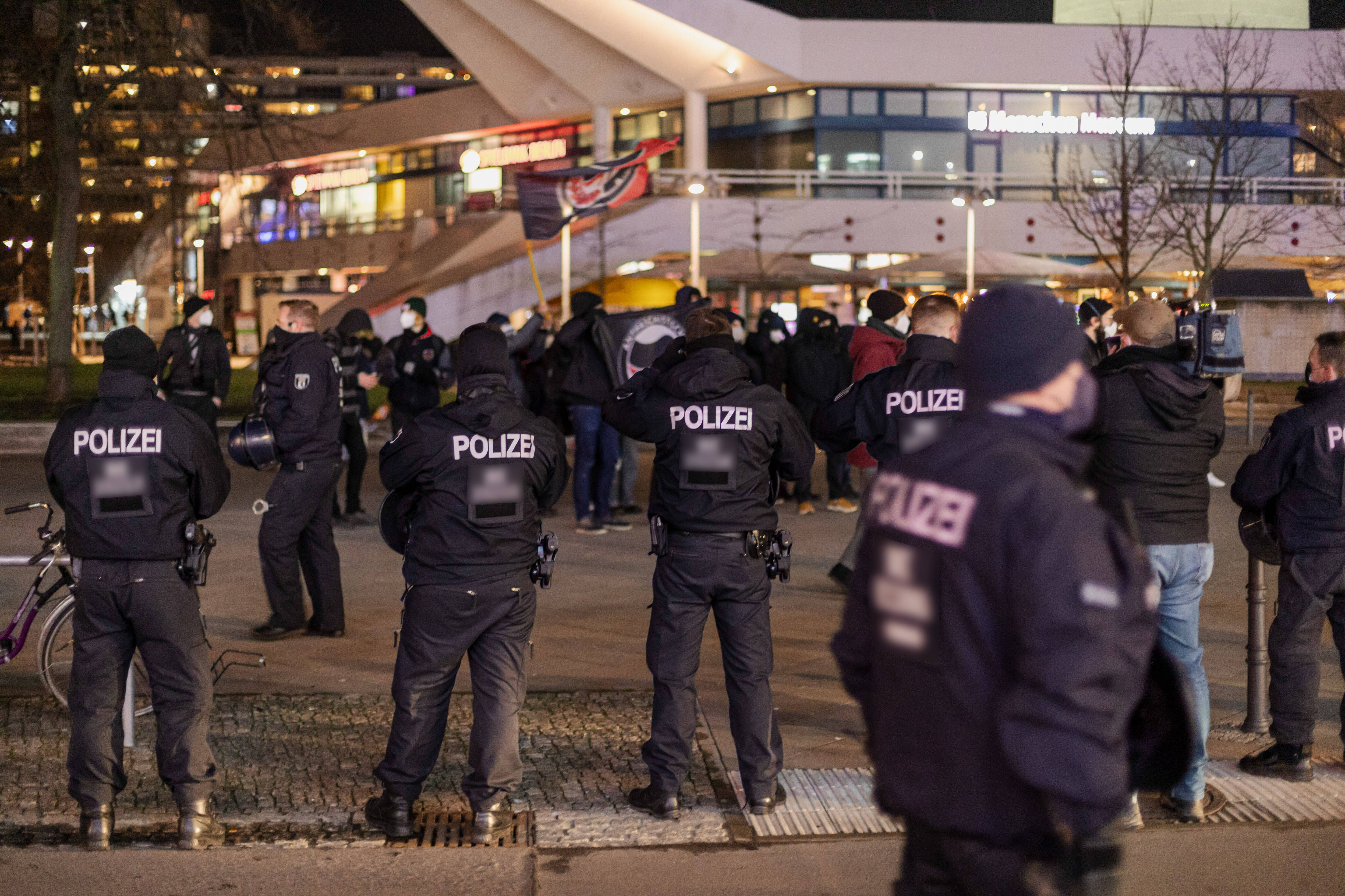 Image - Berliner Polizei leitet wegen Omikron „Pandemiestufe I“ ein: Was bedeutet das für die Sicherheit Berlins?