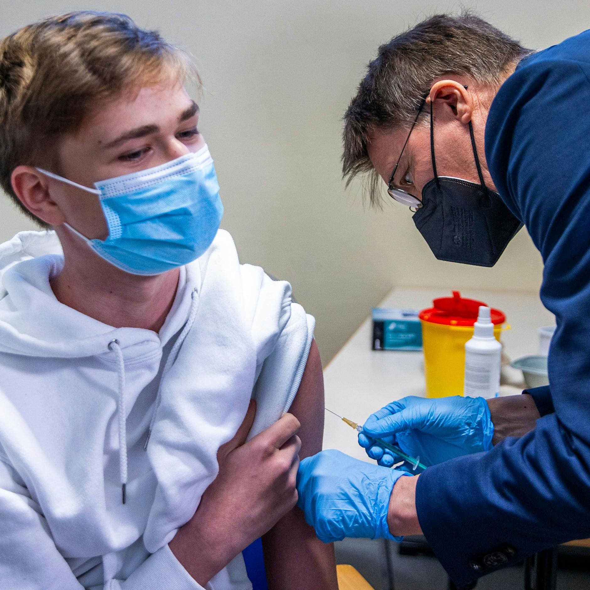 Die Corona-Frage: Warum impfen, wenn doch alle infiziert werden?