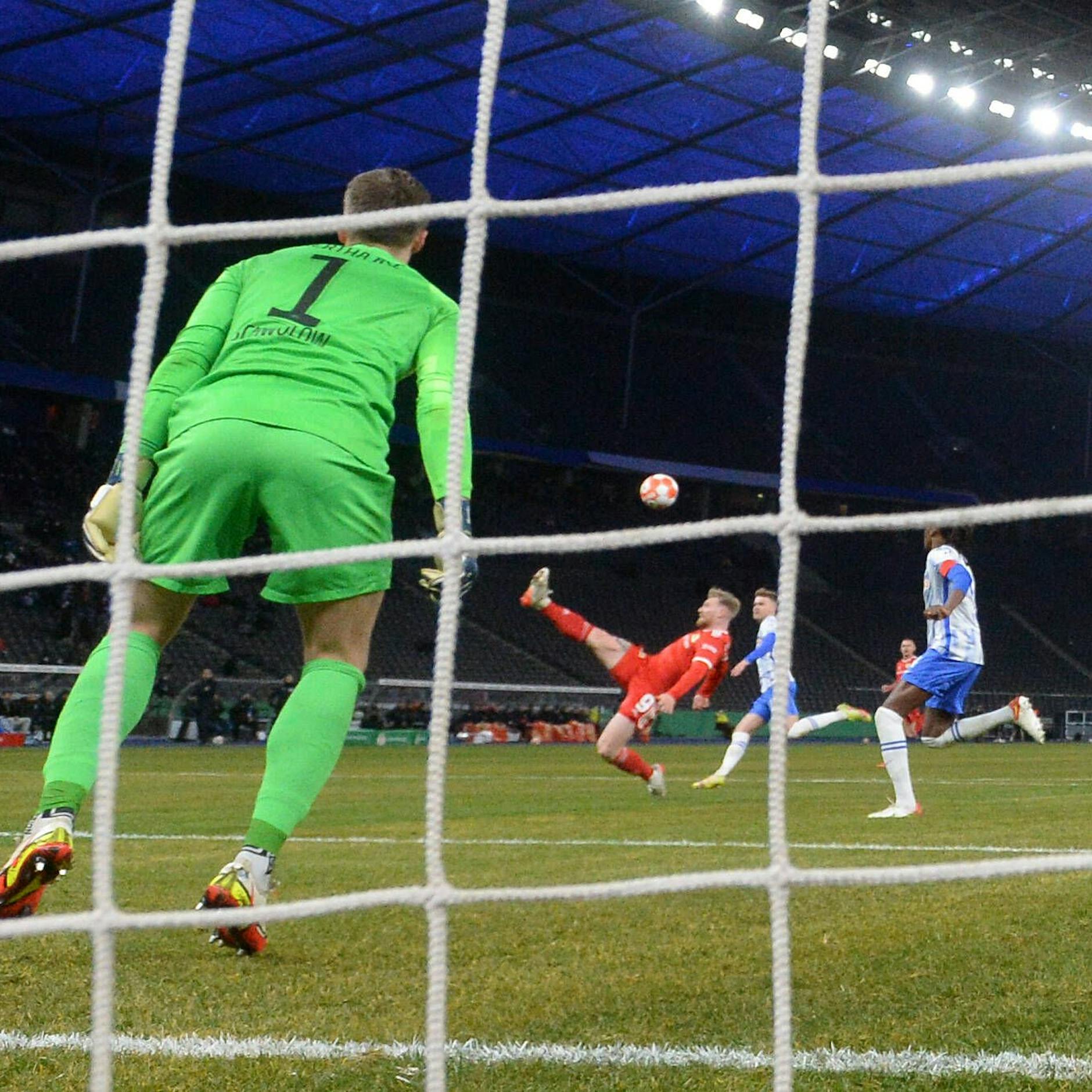 3:2, zweiter Derbysieg! Unions Voglsammer zwitschert Hertha aus dem Pokal