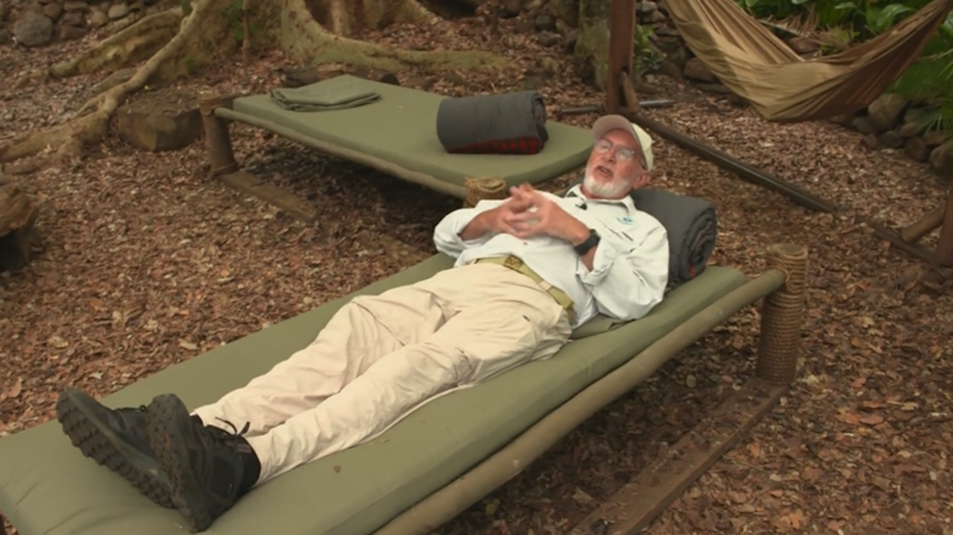Nicht gerade bequem: die Liegen im Dschungelcamp, getestet von Dr. Bob