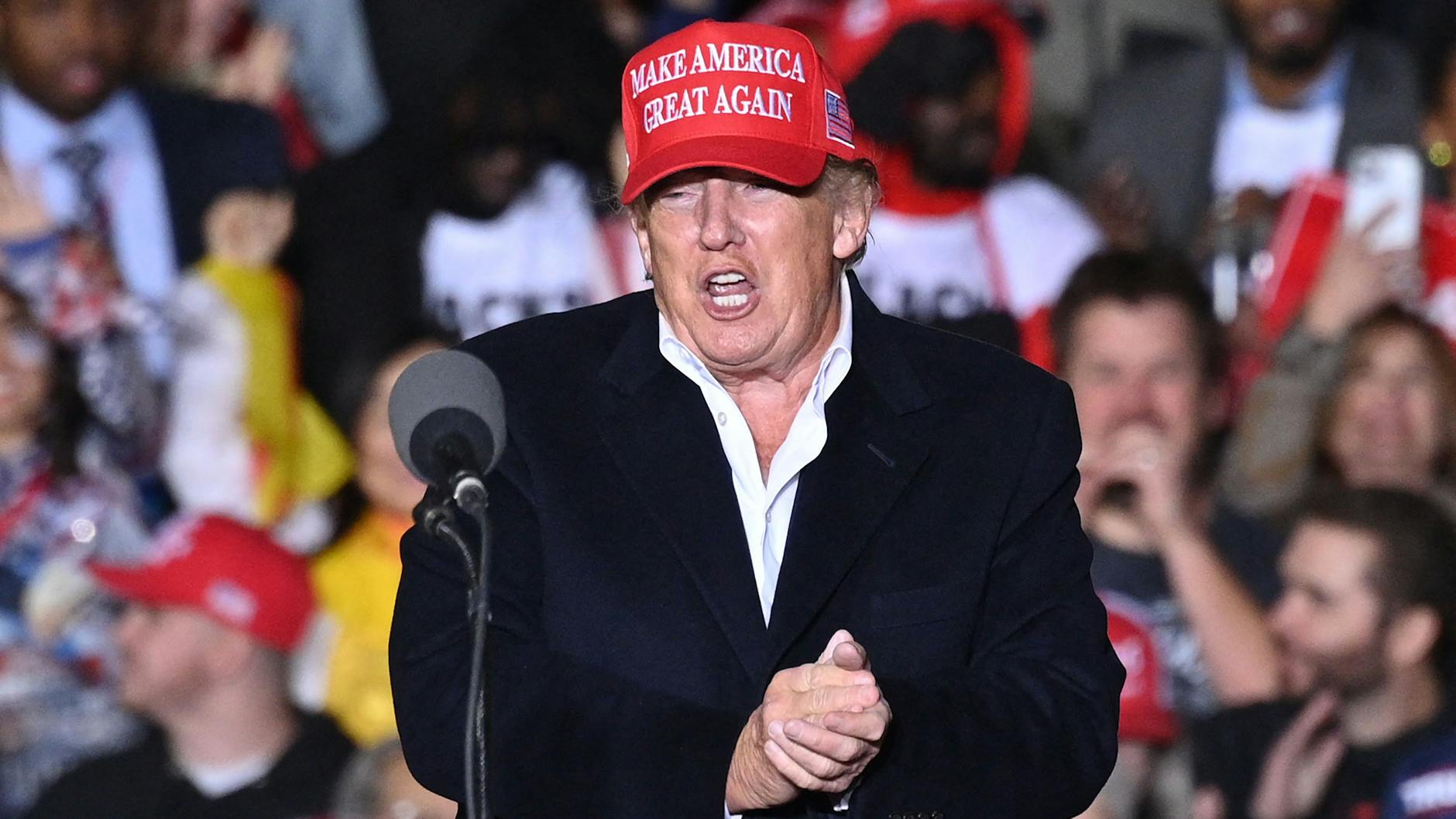 Ex-Präsident Donald Trump, hier zu sehen bei einem Auftritt am 15. Januar, wehrt sich gegen die Betrugsvorwürfe. Er will sich nicht von der US-Justiz befragen lassen.