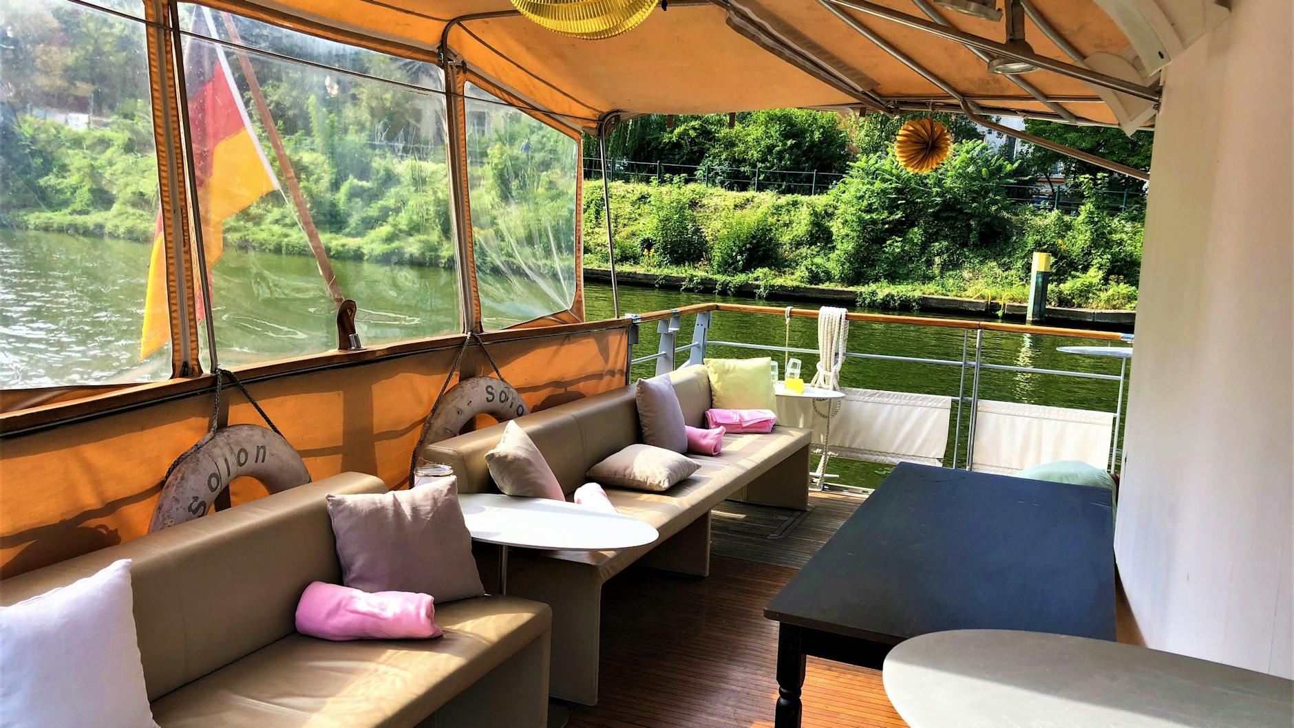 Der hintere Bereich zum Relaxen oder um ein Buffet aufzubauen