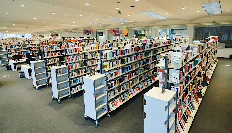Regale voller Bücher