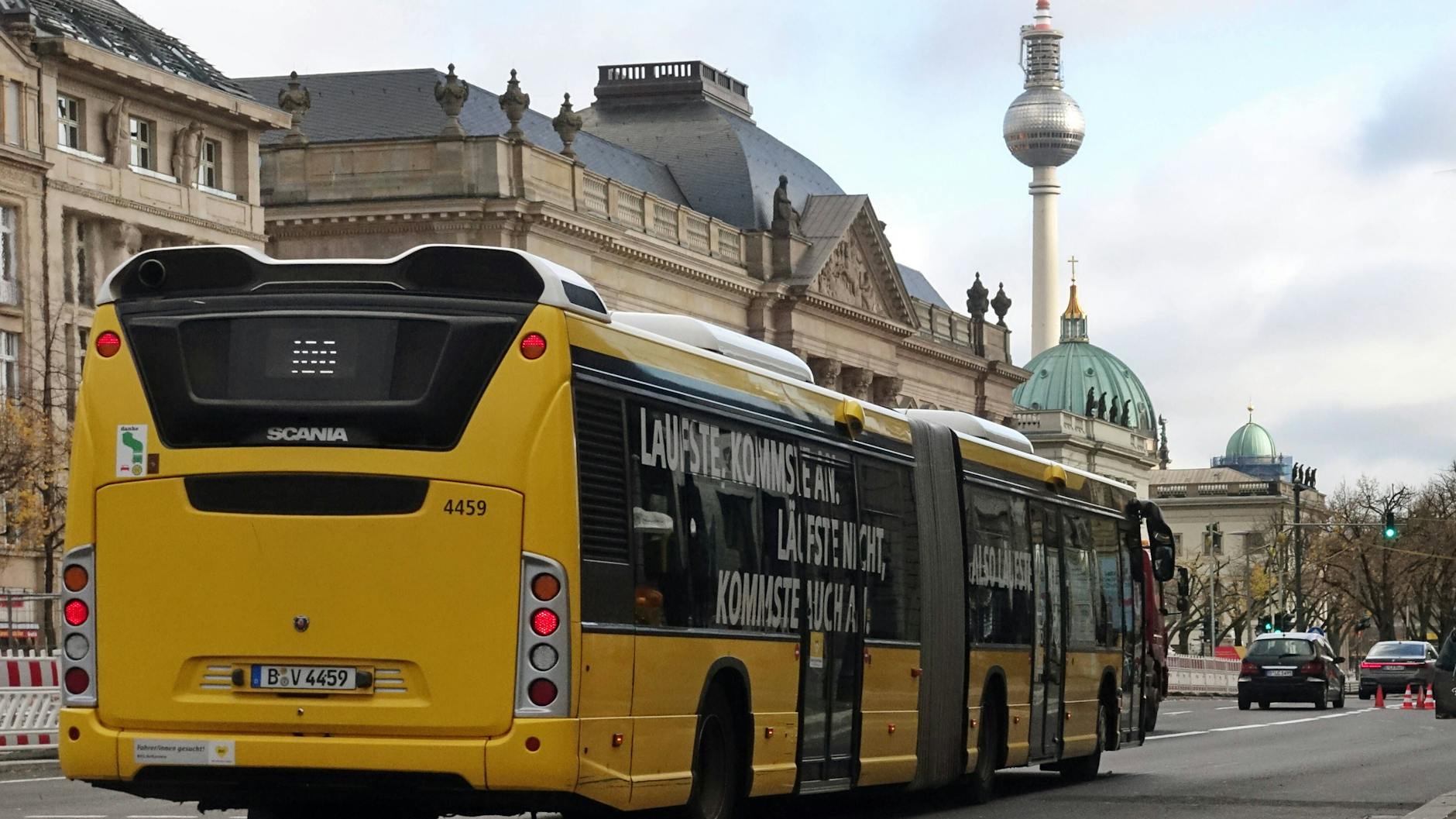 Wochentags verkehrt der 100er, der zwischen der City West und dem historischen Zentrum in der City Ost fährt, nur noch alle 20 Minuten.