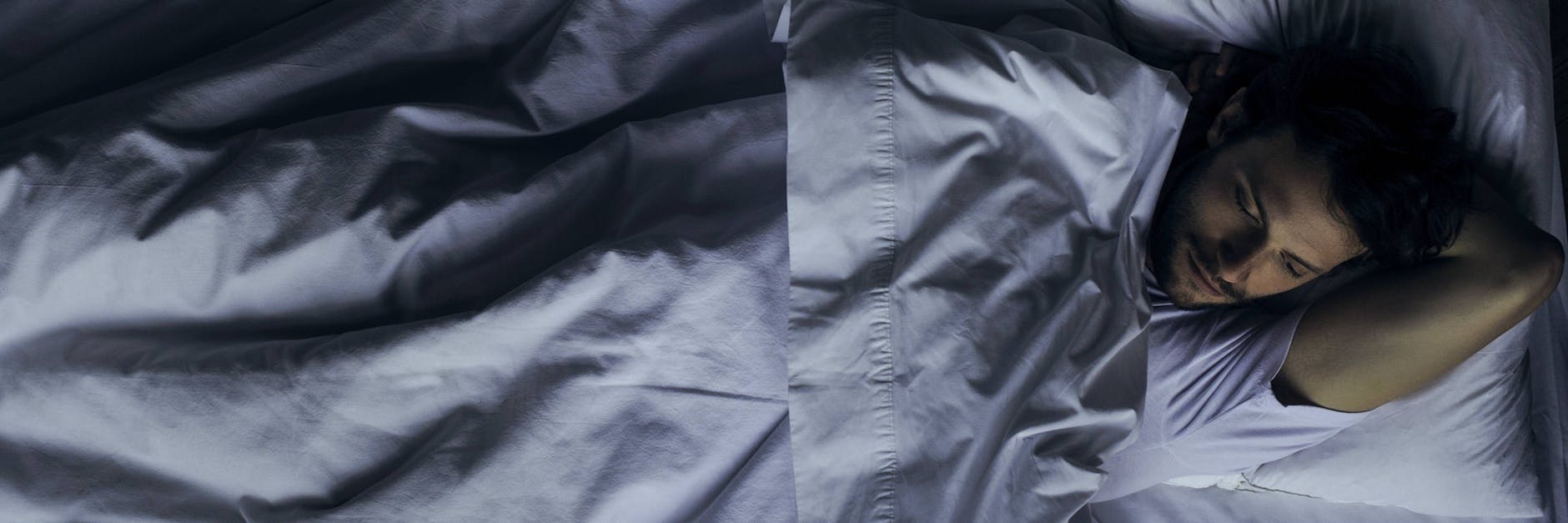 Oft will der Schlaf einfach nicht kommen, man liegt gefühlt die halbe Nacht wach. Doch es gibt Tricks gegen Einschlafprobleme.