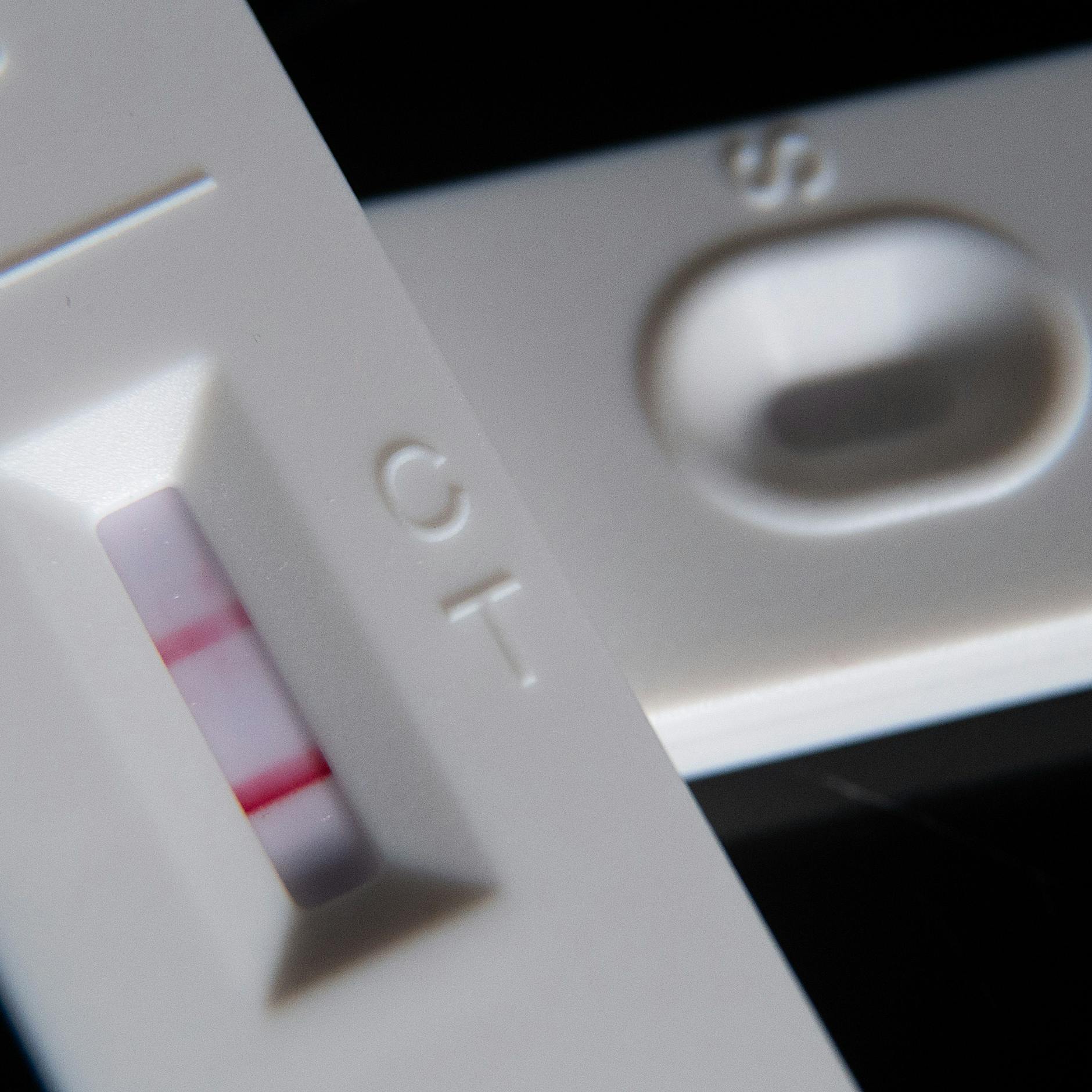 Geimpft, aber nicht geboostert: Millionen Deutschen droht Lohnausfall