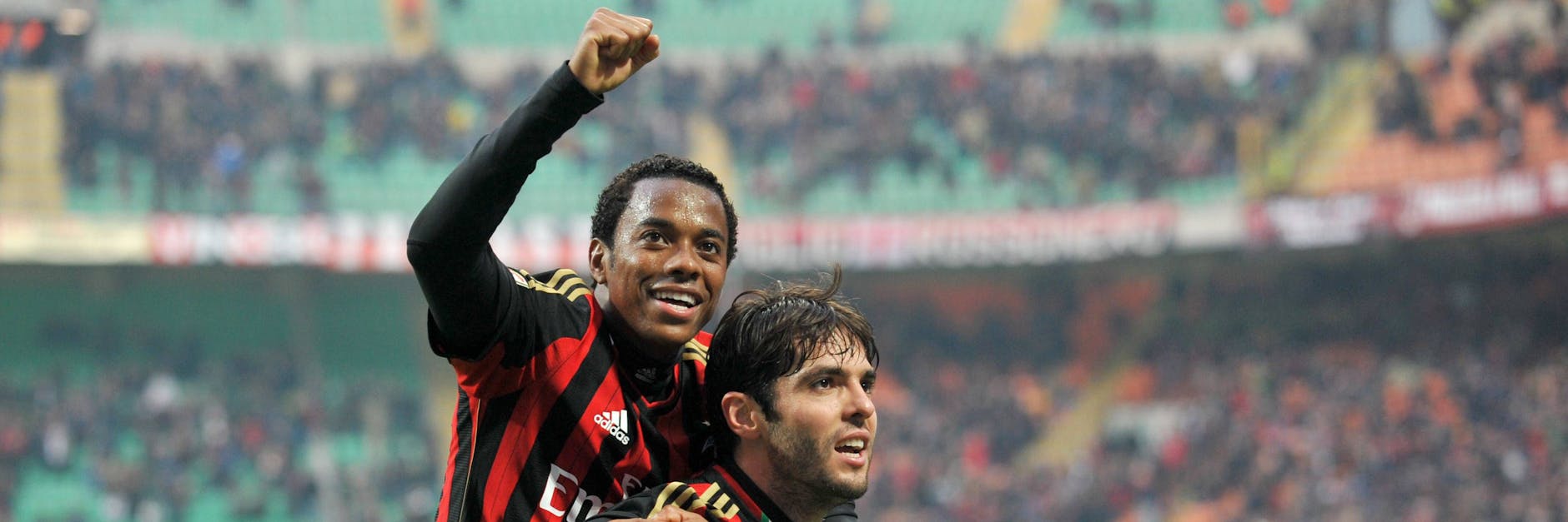 Robinho (l.) hat wohl trotz seiner Verurteilung zu neun Jahren Haft nichts zu befürchten. 