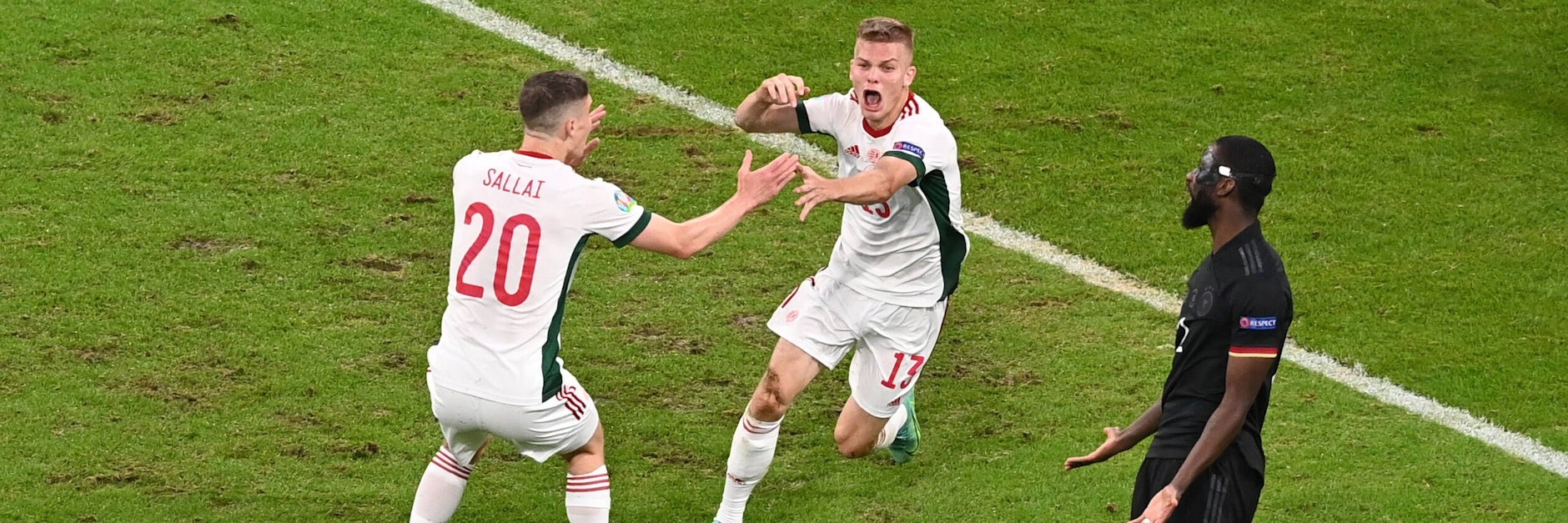 Ungarns Andras Schäfer feierte seine EM-Treffer gegen die DFB-Elf und Antonio Rüdiger (r.) ausgelassen. 