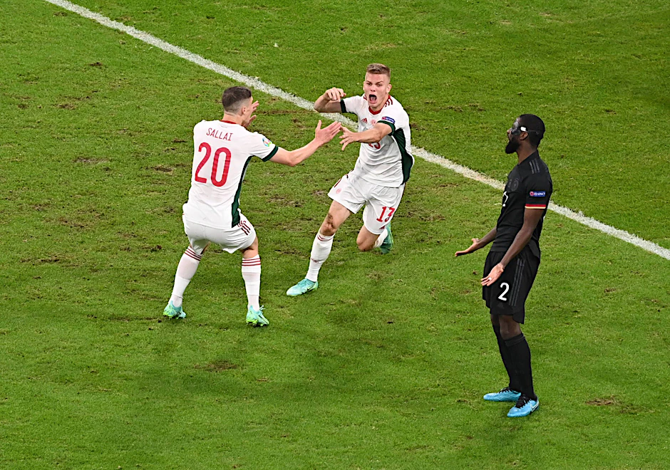 Ungarns Andras Schäfer feierte seine EM-Treffer gegen die DFB-Elf und Antonio Rüdiger (r.) ausgelassen.&nbsp;