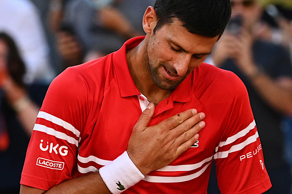 Entschuldigung, Zurückhaltung, Demut? Schwer zu sagen, was diese Geste aussagen soll. Das gilt erst recht jenseits des Tennisplatzes .