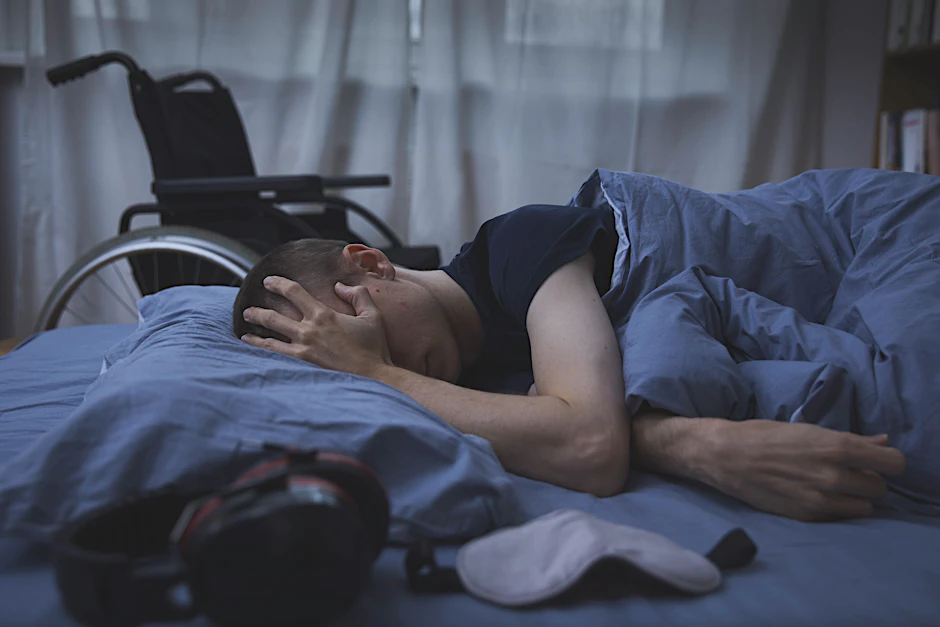 Oft geschieht es nach einer Infektion: Menschen erkranken an ME/CFS. Nicht wenige von ihnen werden bettlägerig und Pflegefälle.