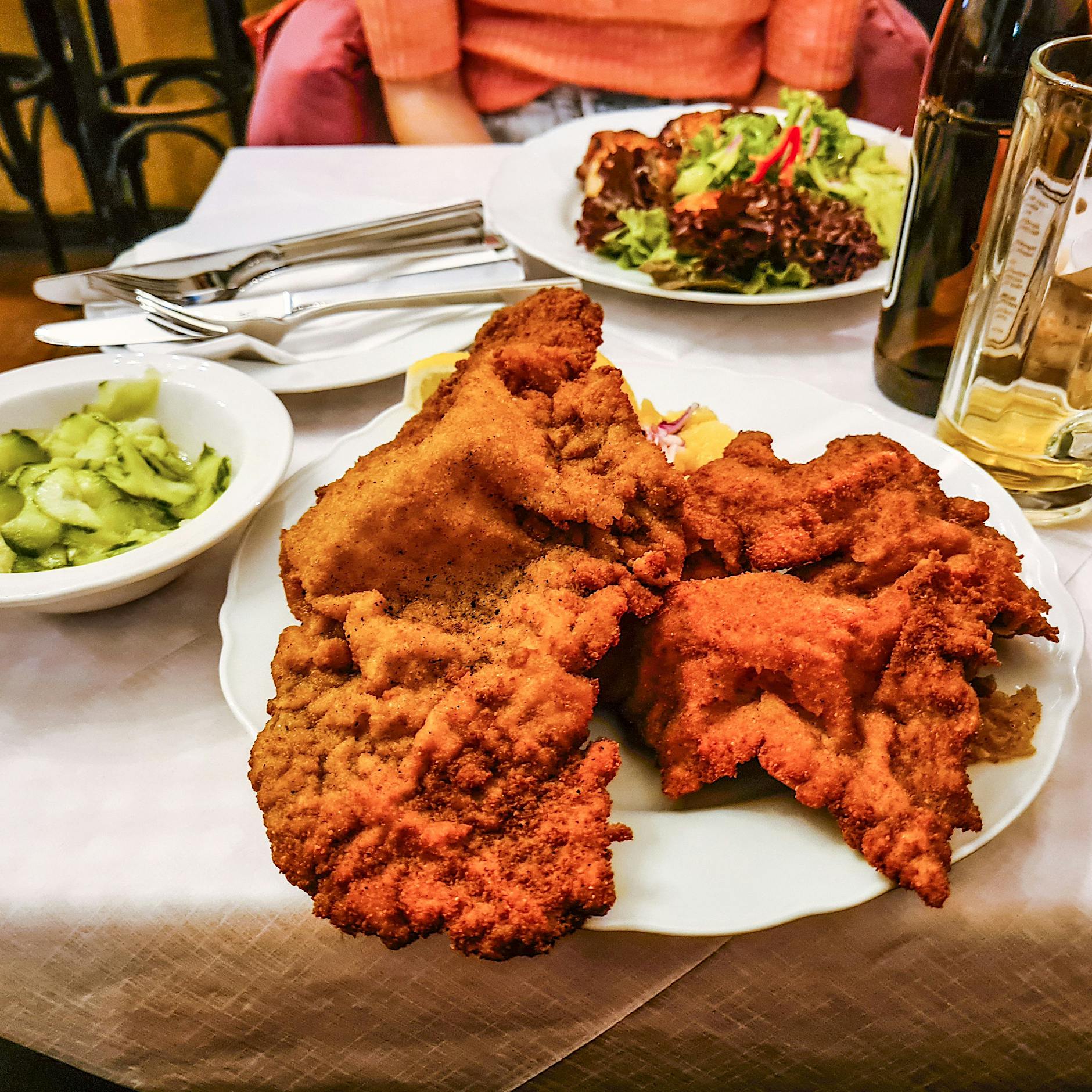 Wiener raunen es: Das beste Wiener Schnitzel Berlins gibt es im Felix Austria