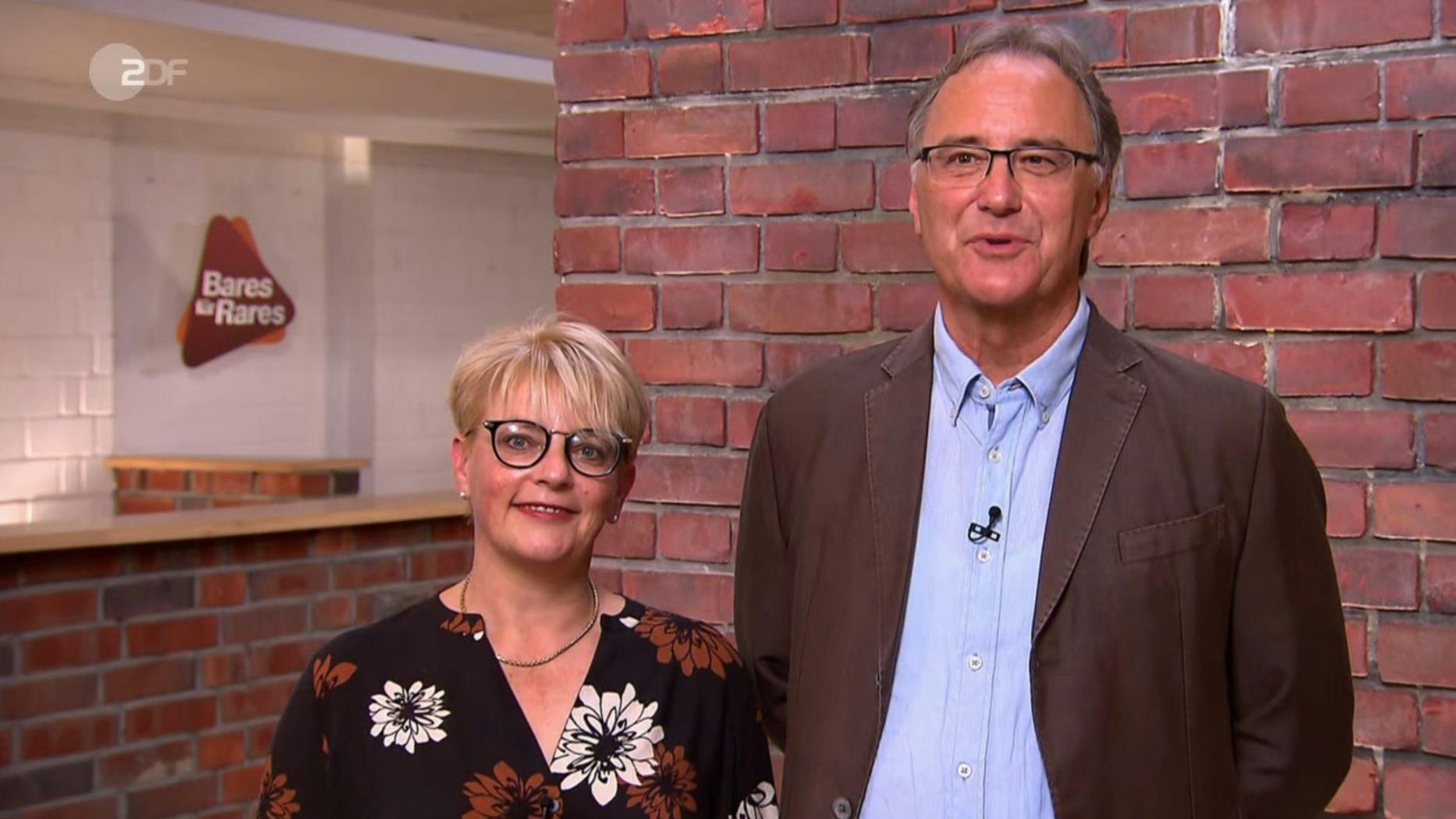 Die „Bares für Rares“-Kandidaten Dietmar Bauer und Ehefrau Bettina nehmen den kaputten Mephisto wieder mit.